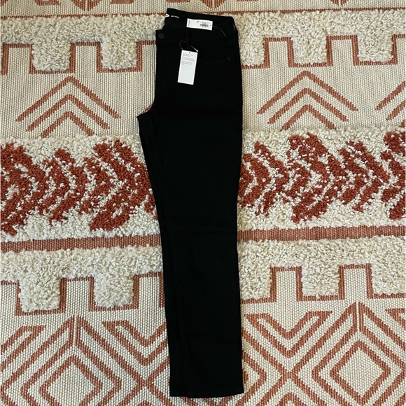 High-Waisted  Black Super-Skinny Jeans - Picture 9 of 12